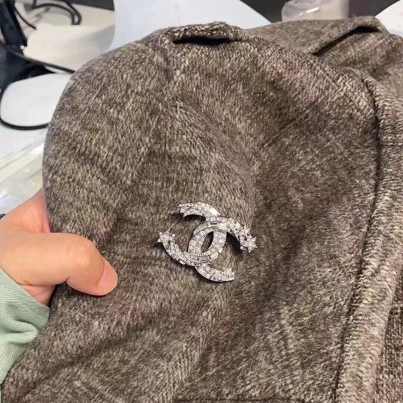 ๐โจAUTHENTICโจ๐ CHANEL brooch - Picture 2 of 6